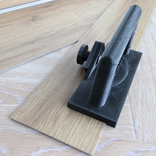 Řezačka pásků z vinylové podlahy